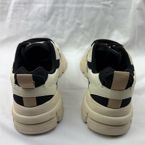 Steve Madden Clydie Chunky Platform Sneakers in a tan, black size 8.5 - Picture 2 of 7